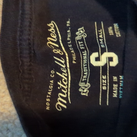 Mens Mitchell & Ness Allen Iverson 2001 jersey t shirt size small - Picture 4 of 6